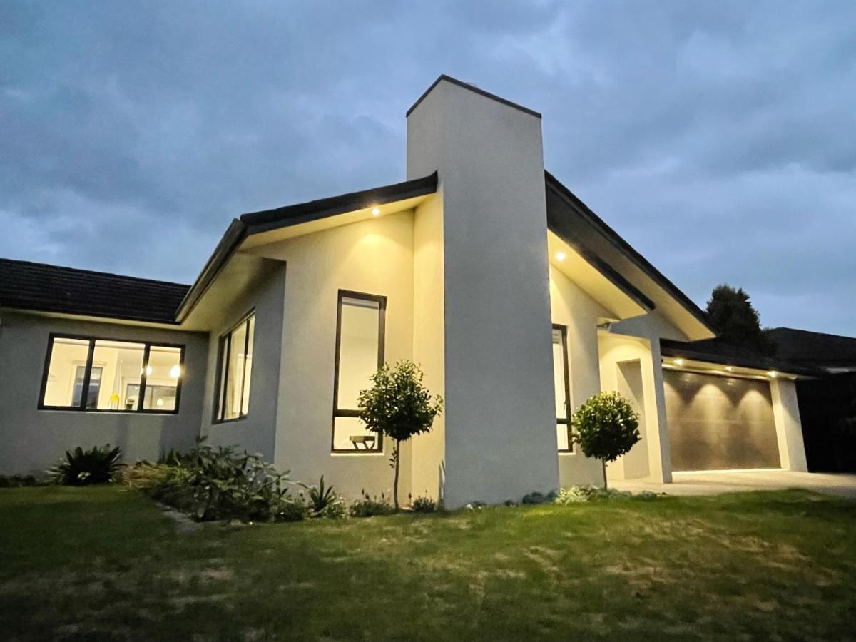Modern，spacious 5 Bedroom House In North Ferienhaus Hamilton