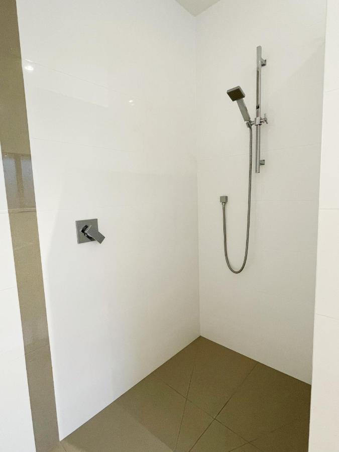 Ferienhaus Modern，spacious 5 Bedroom House In North *