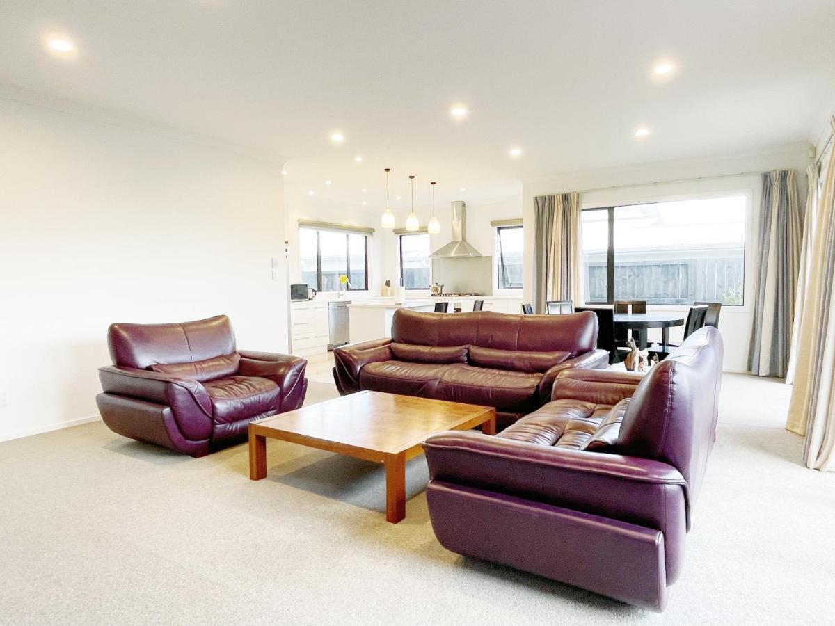Modern，spacious 5 Bedroom House In North Ferienhaus *
